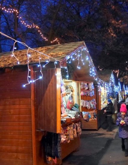 Новорічно-різдвяний ярмарок в Ужгороді (ВІДЕО)