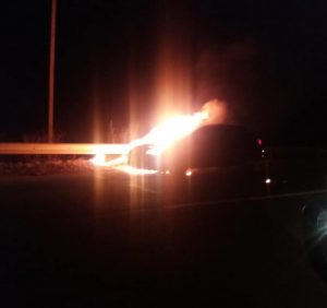 На трасі Київ-Чоп під час руху спалахнув автомобіль (відео)