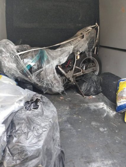 Прихований у мікроавтобусі мотоцикл «Yamaha» виявили на українсько–угорському кордоні