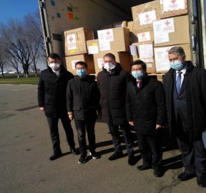В Україну прибув літак із гуманітарною допомогою Китаю з медичними наборами