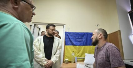 На Одещині Глава держави відвідав у госпіталі поранених захисників України та вручив державні нагороди військовим і медикам