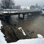 Пошкоджений міст у селі Розтоки, що на Рахівщині, відкриють лише для легкових автомобілів