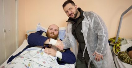 У Харкові Володимир Зеленський відвідав українських захисників, які проходять лікування після поранень