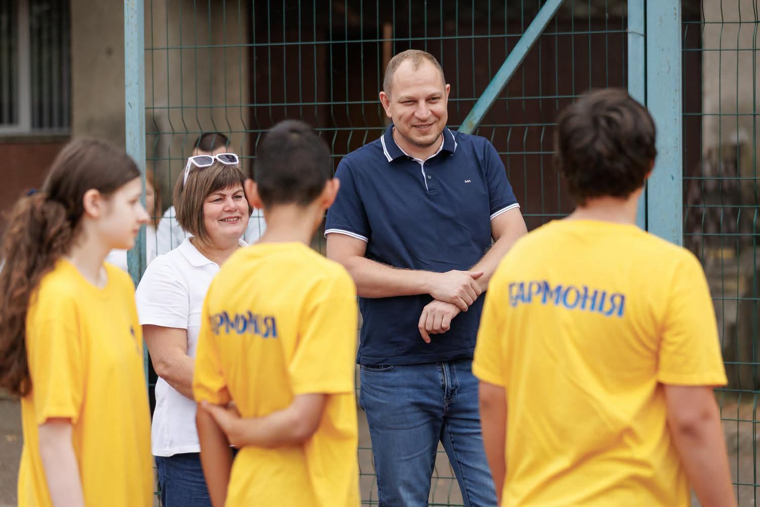 Гравчині жіночого ФК "Ужгород" проводять уроки фізкультури для ужгородських школярів
