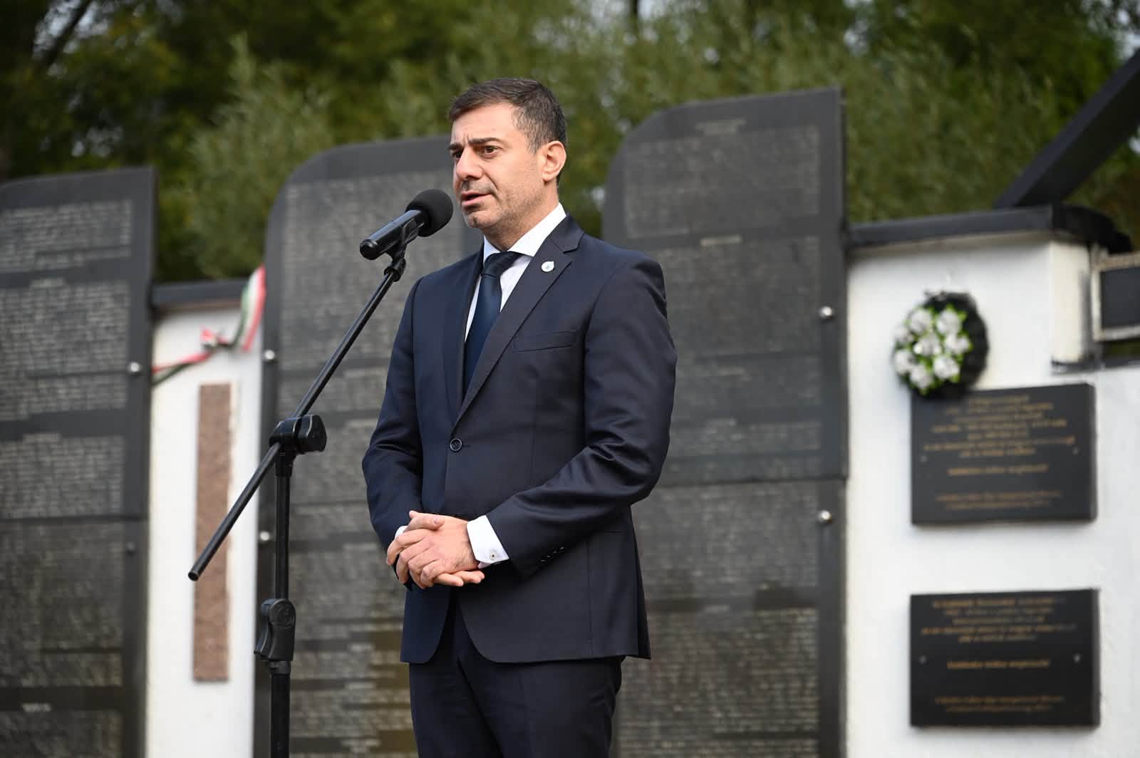 У Свалявському меморіальному парку віддали шану закарпатцям, які стали жертвами сталінських репресій