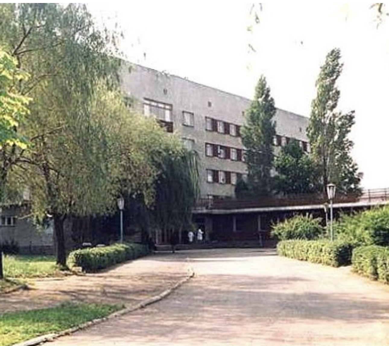 «Consumor aliis inserviendo — Служачи іншим, згораю сам»